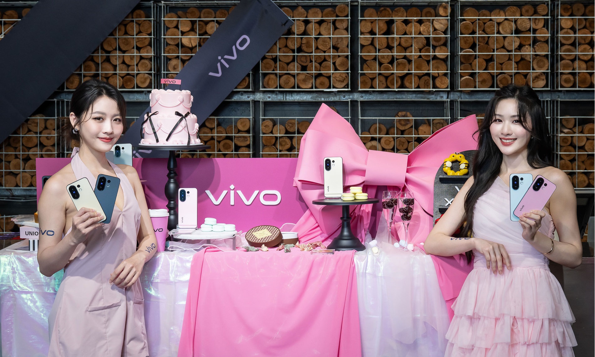 vivo X200 FE精巧旗艦 承襲雙冠旗艦血脈 顏值實力雙滿分 打造無需妥協的全能體驗 夢幻甜嫩配色 Fit Edition「輕」裝上陣 完美征服日常需求