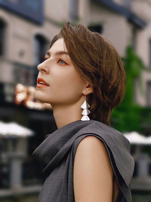 figure portrait by vivo V40 Series with 85mm ZEISS camera