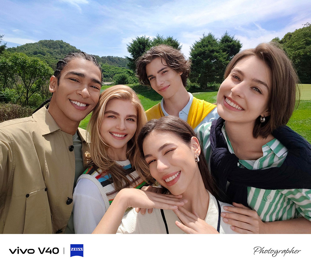 عينة صور مُلتقطة بواسطة هاتف V40 من vivo باستخدام كاميرا السيلفي الجماعية بدقة 50MP من ZEISS