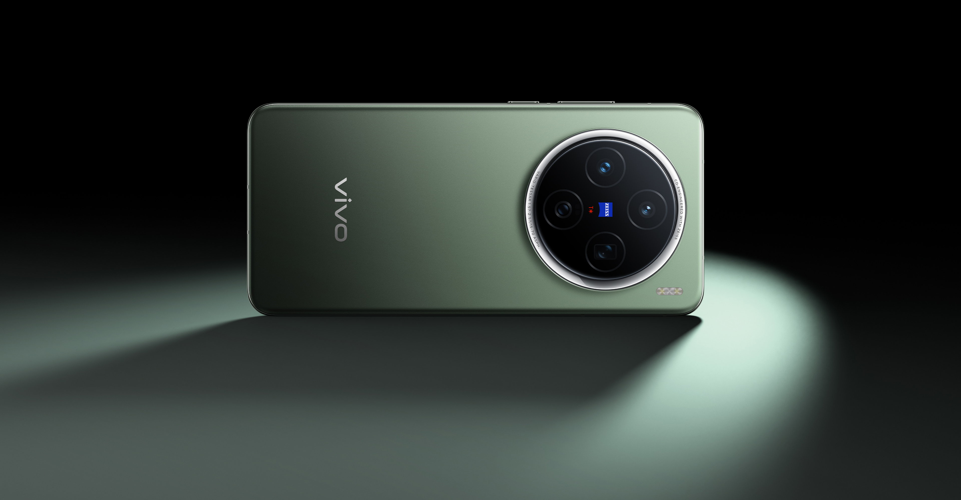 vivo X200 ในสีเขียวออโรร่า
