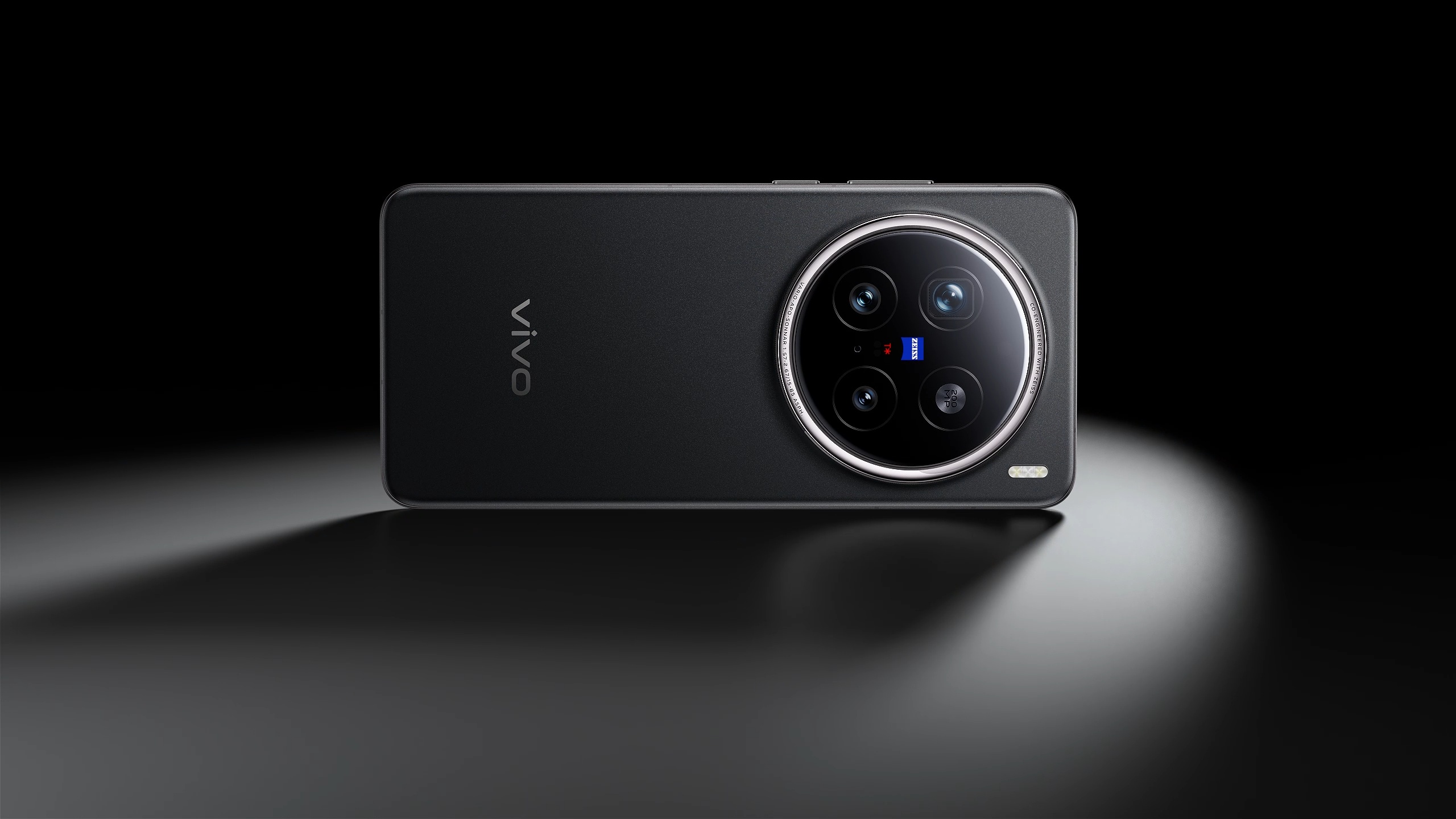 vivo X200 Pro ในสีดำ