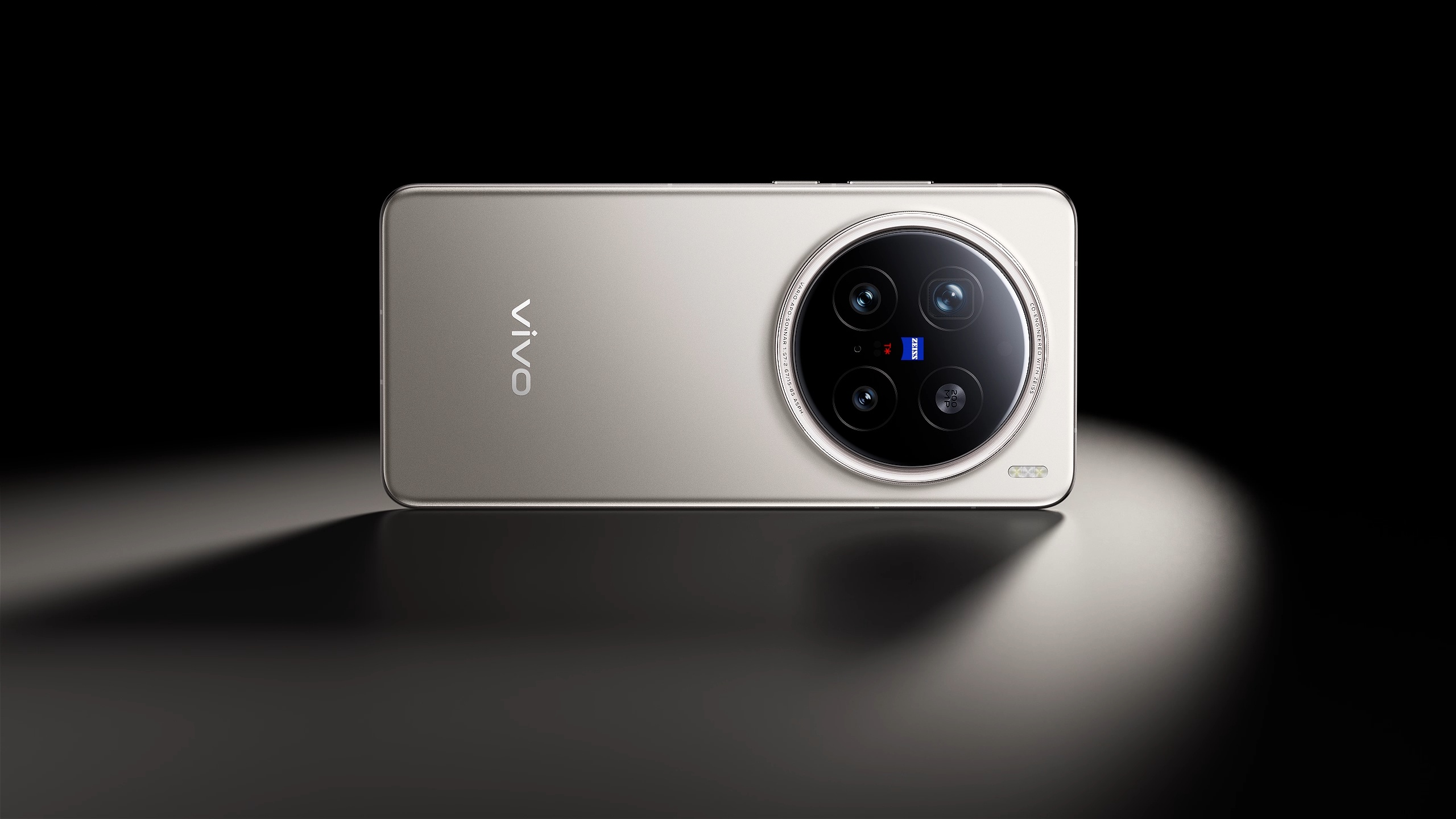 vivo X200 Pro ในสีเทาไทเทเนียม