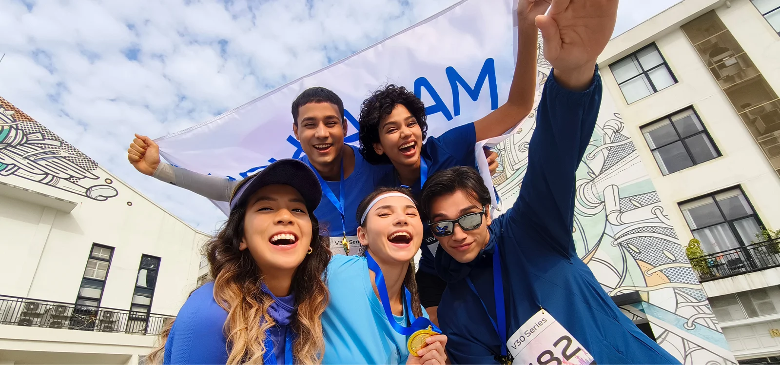 vivo V30 modelida olingan AI guruhli portret