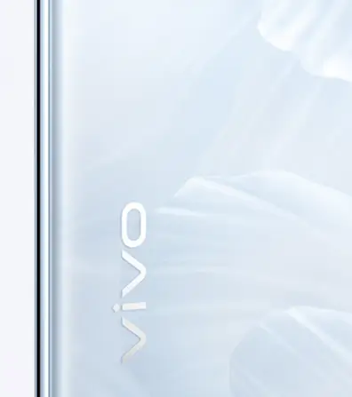 vivo V30 綻放白，採用 3D 立體花瓣工藝設計