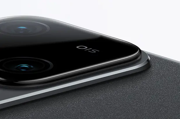 vivo V30 雅致黑，採用一體式雲階設計