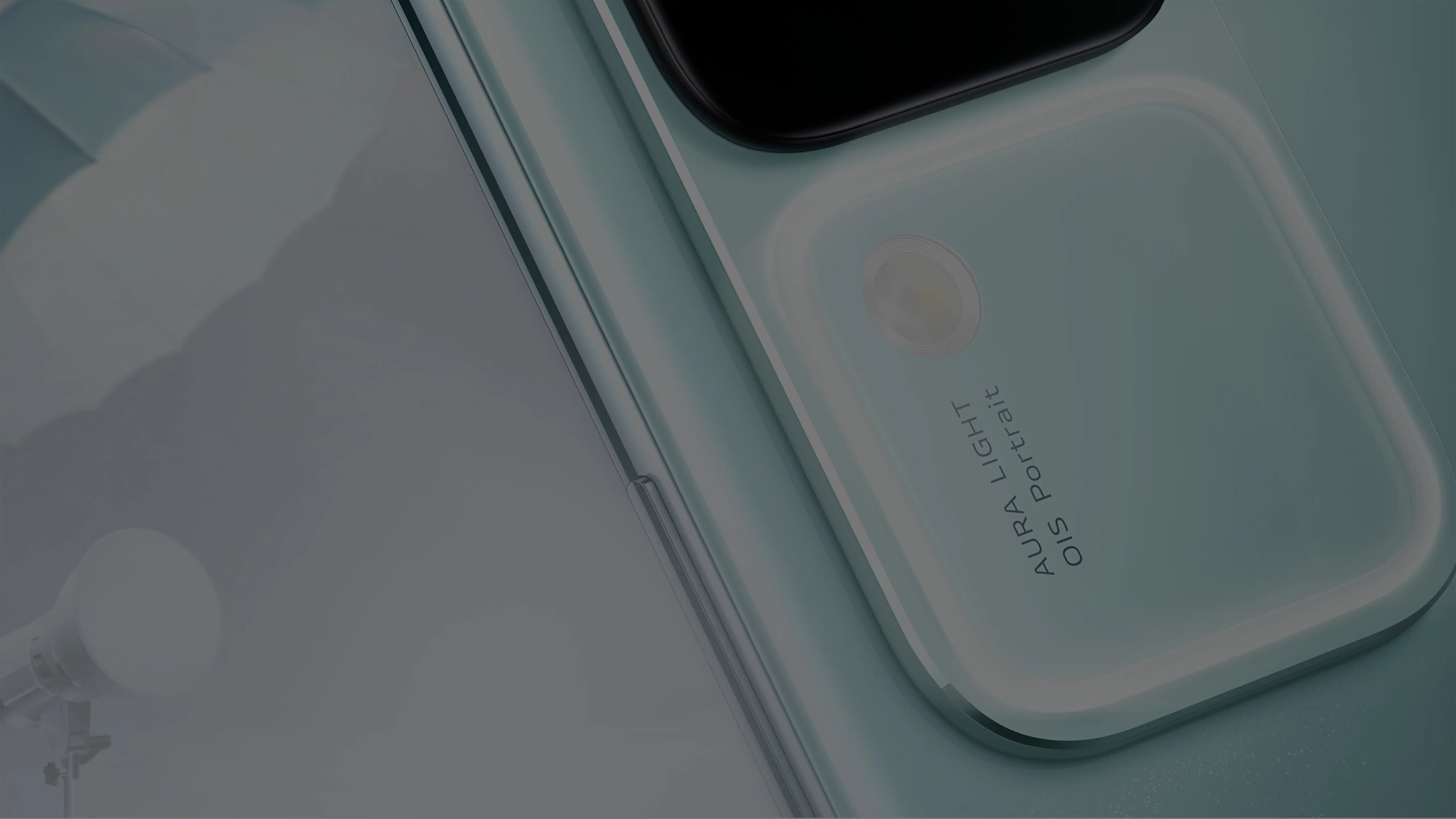 vivo V30 可拍攝工作室等級的柔光燈人像