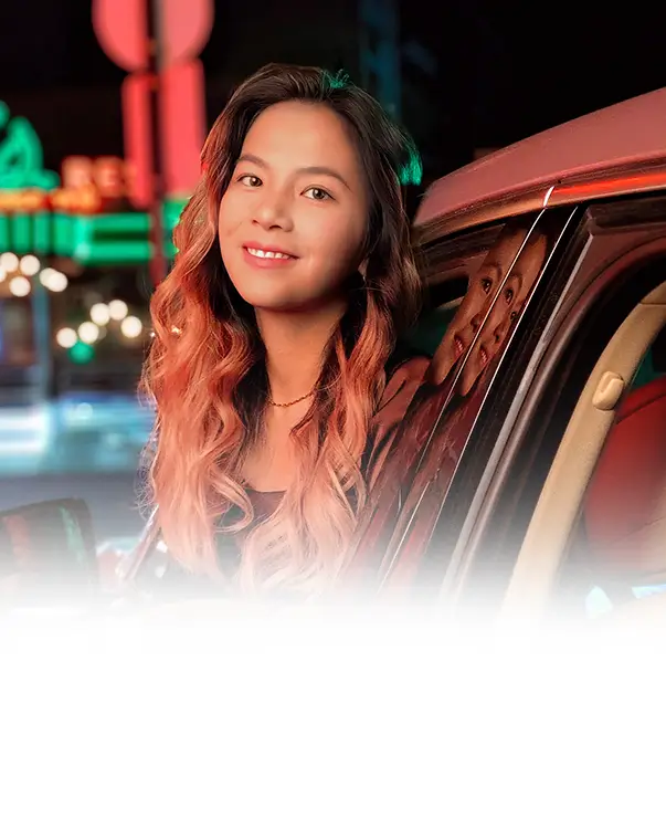 vivo V30: Studio-quality aura light portrait