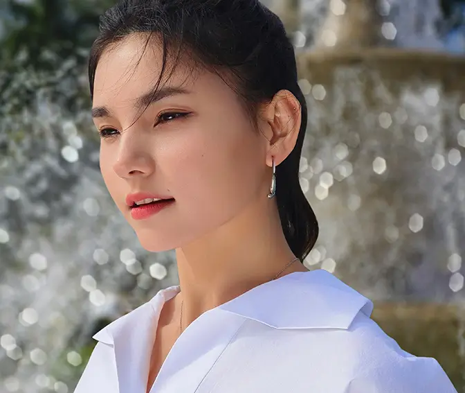 portrait by vivo V30 Pro with ZEISS Distagon style bokeh