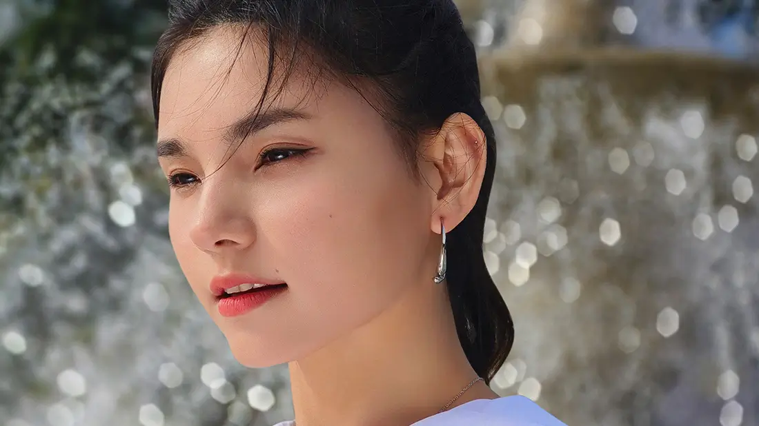 portrait by vivo V30 Pro with ZEISS Distagon style bokeh