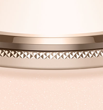 vivo Y28 in gleaming orange with 3D diamond pattern