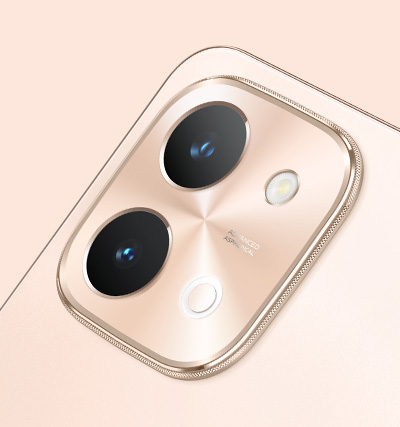 vivo Y28 dalam warna oranye senja dengan cahaya dinamis