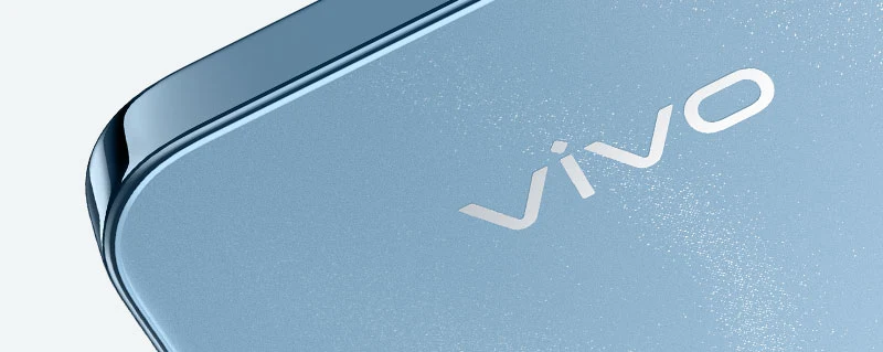 vivo Y38 5G باللون الأزرق الهادئ مع إطار معدني شديد اللمعان