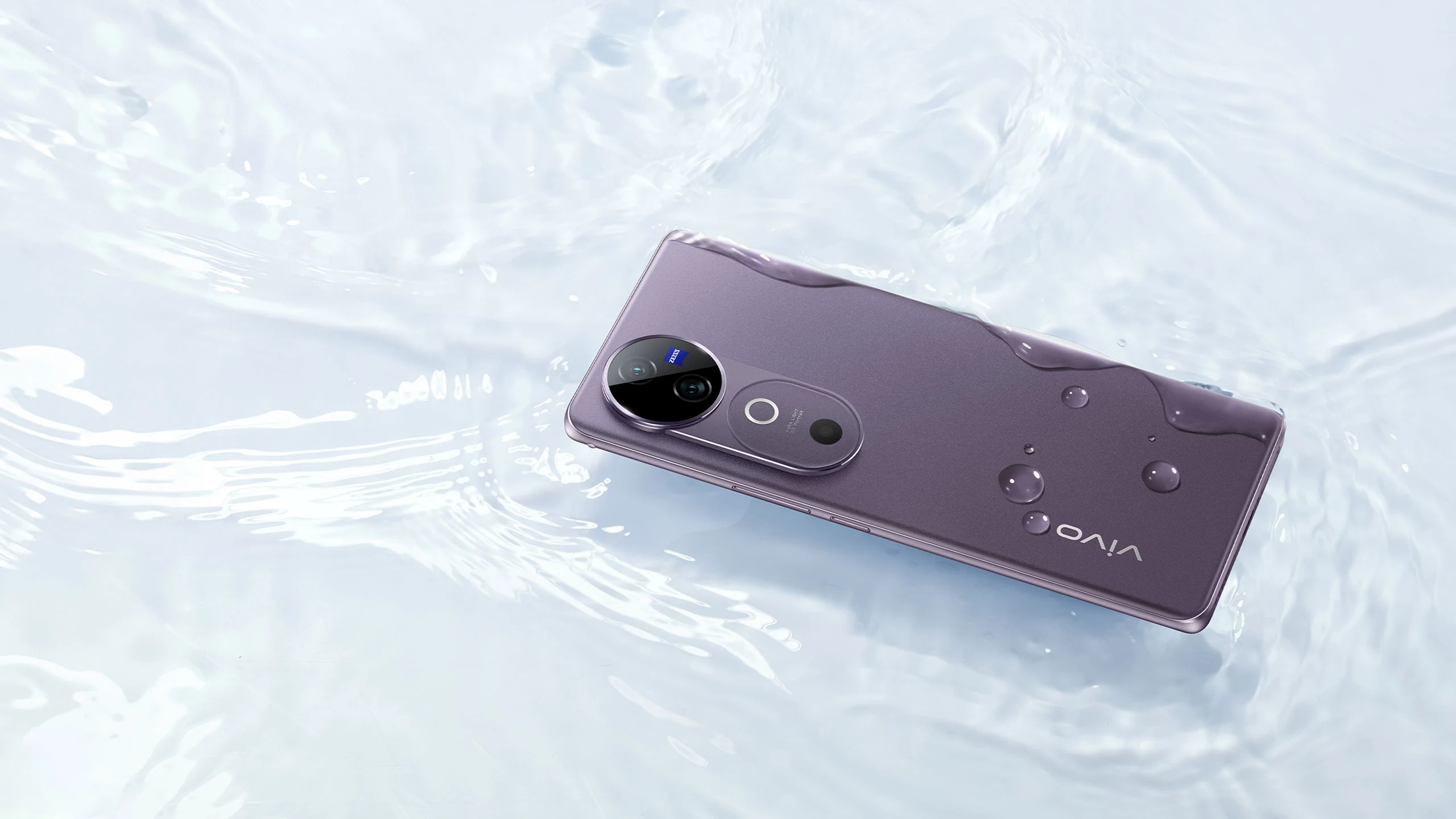 vivo V40 tahan air dan debu