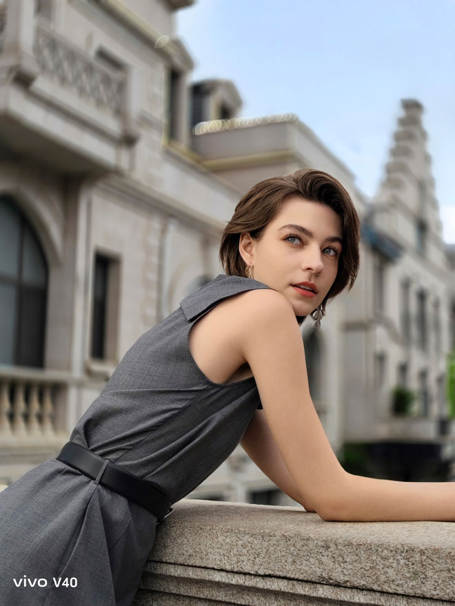 портрет, снятый на vivo V40 с фокусным расстоянием 50 мм