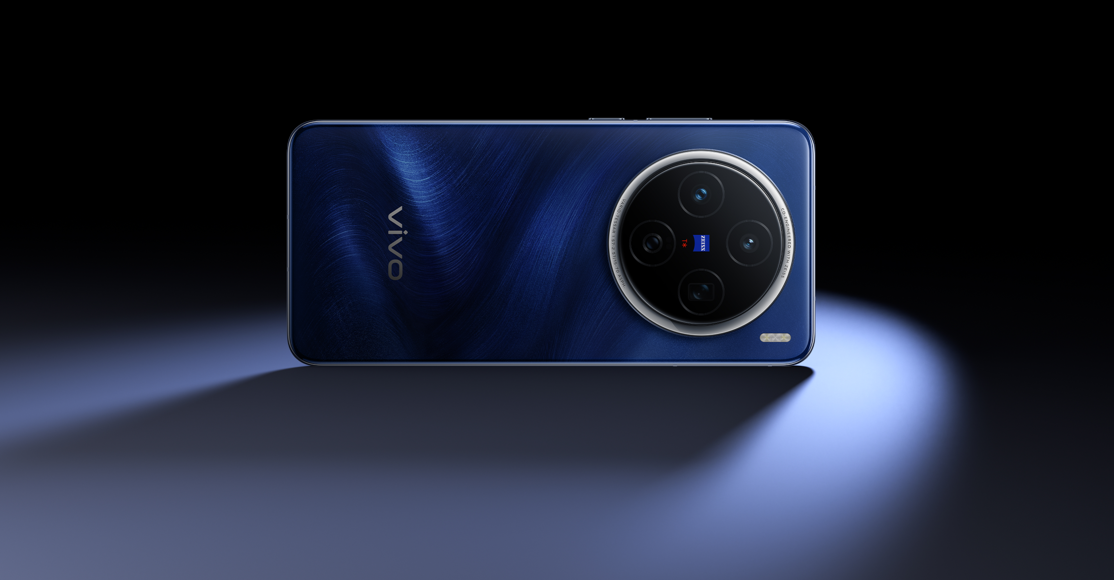 vivo X200 in cobalt blue color