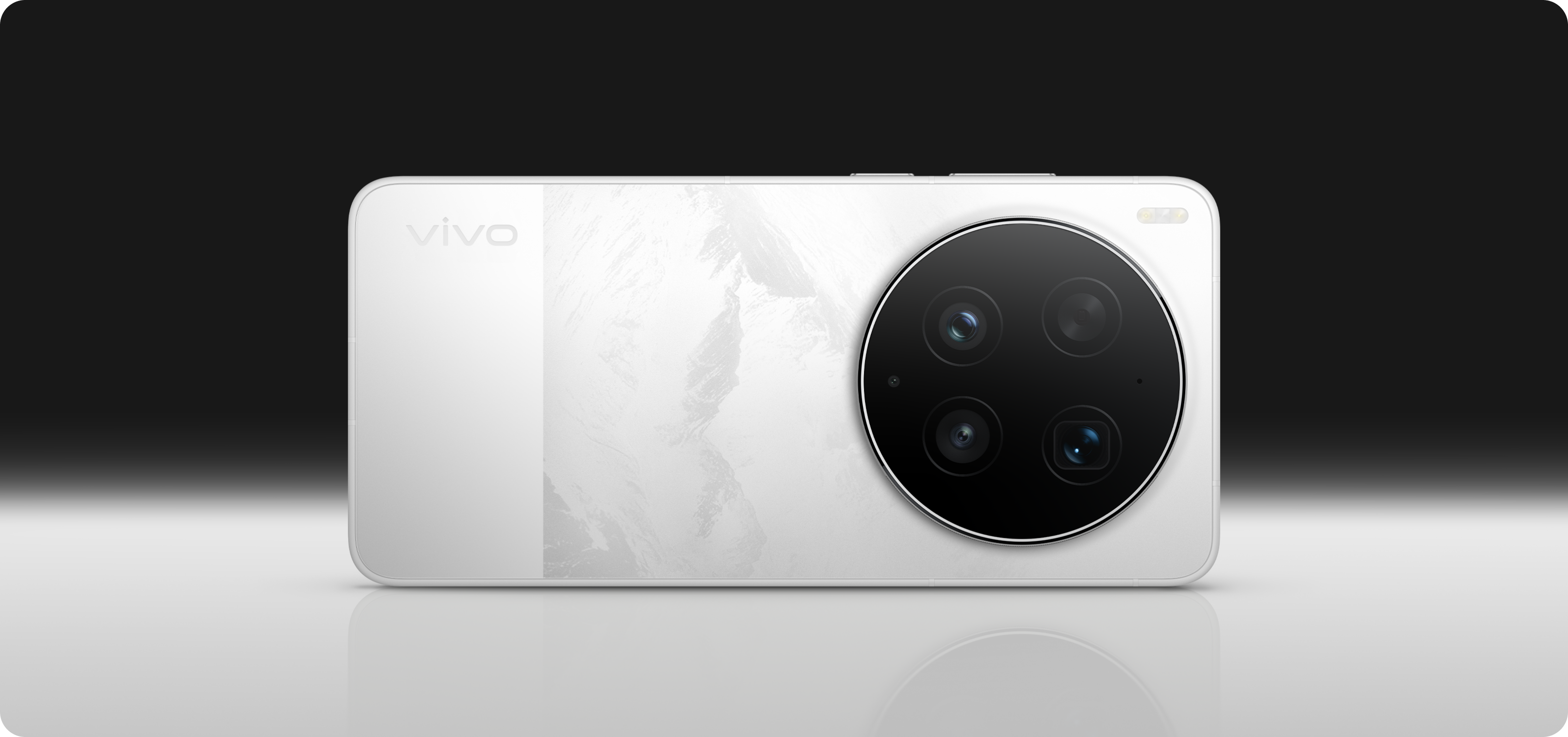 vivo X300 Ultra in Alpine White