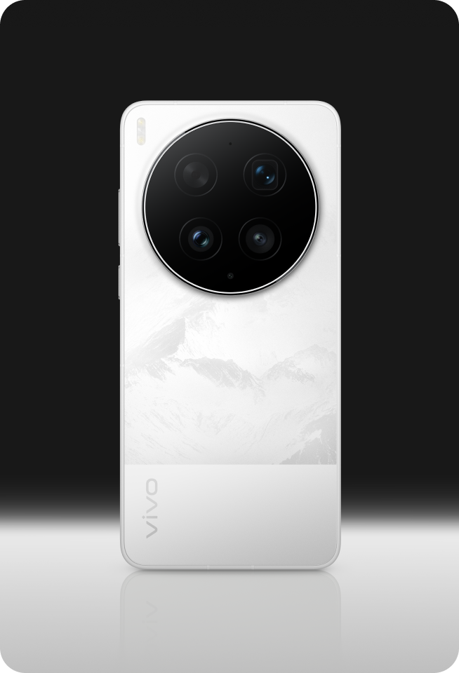 vivo X300 Ultra in Alpine White