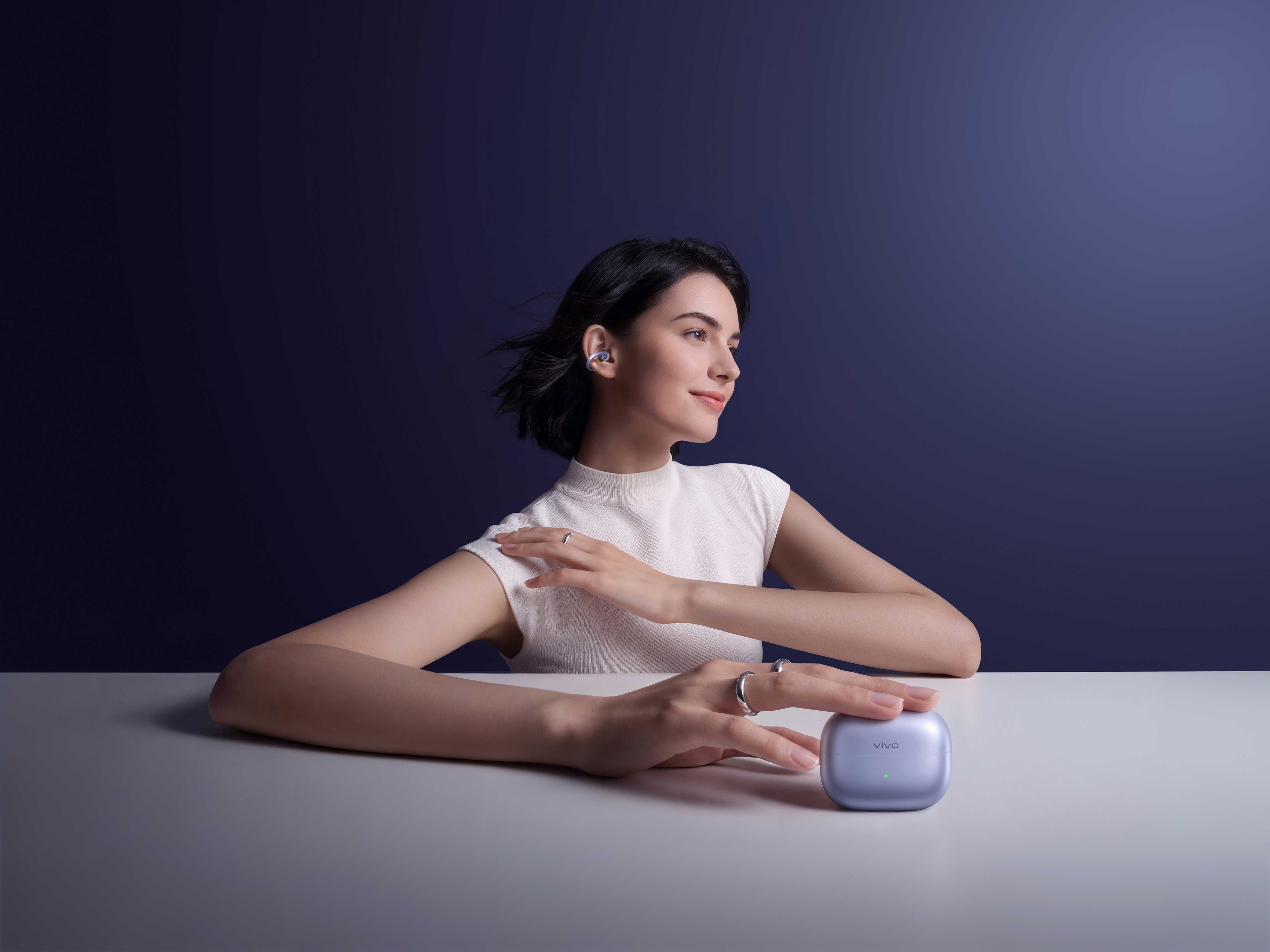 vivo Buds Clip with a comfortable and secure fit at just 5.2g